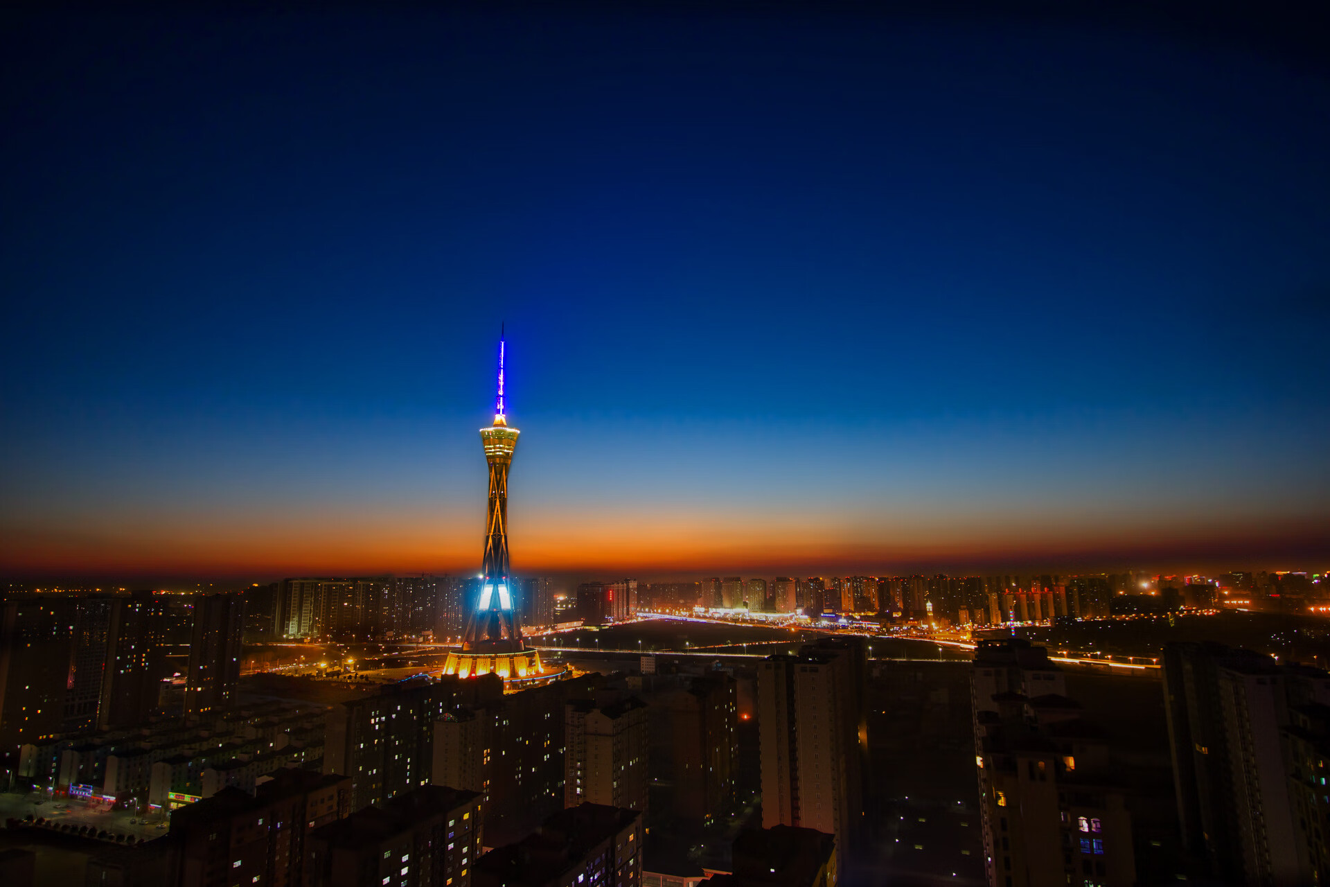 国米战平那不勒斯,意甲榜首之争卢卡库压哨建功,国米22年再现双杀那不勒斯